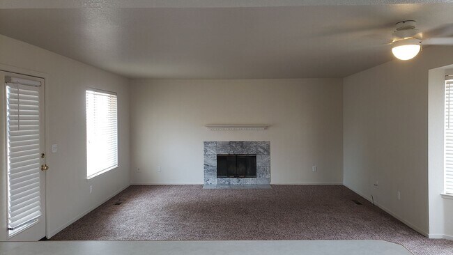 Building Photo - ONLY $2,550 PER MONTH FOR THIS SPACIOUS RANCH STYLE HOME -  2056 SQ FT / 3BDRM/2BATH/3GARAGE ON O...
