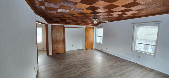 Building Photo - 9471 Mayfield Rd