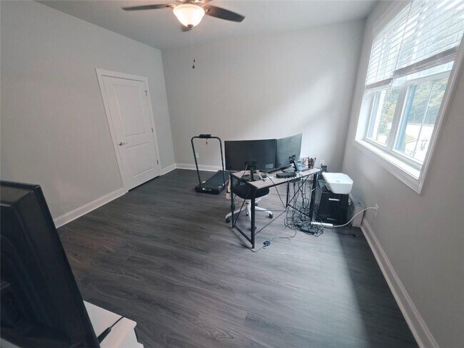 Building Photo - 8020 Linfield Way