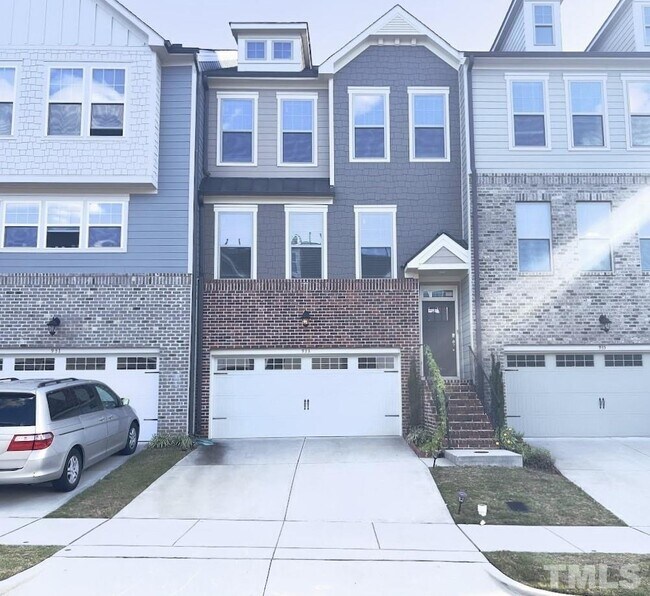 Primary Photo - 4 Bedroom 3 Bath Townhome for Rent North S...
