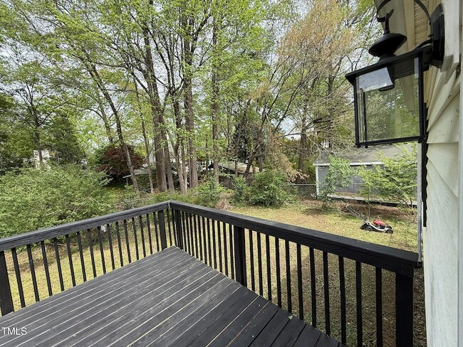 Building Photo - 215 Walnut St