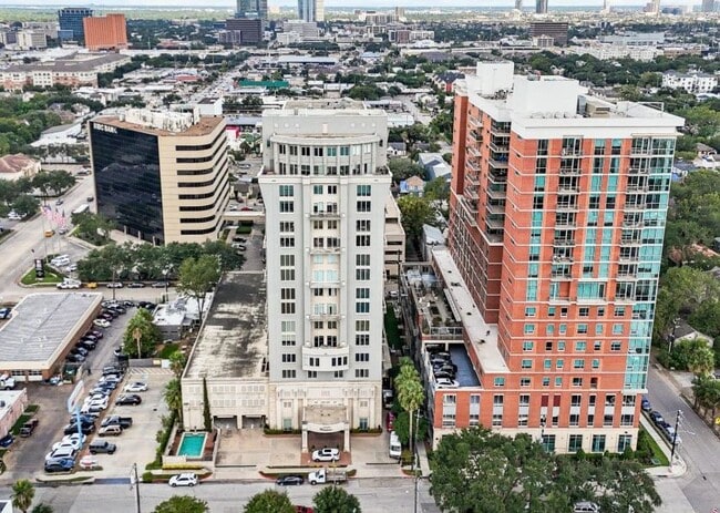 Building Photo - 2520 Robinhood St