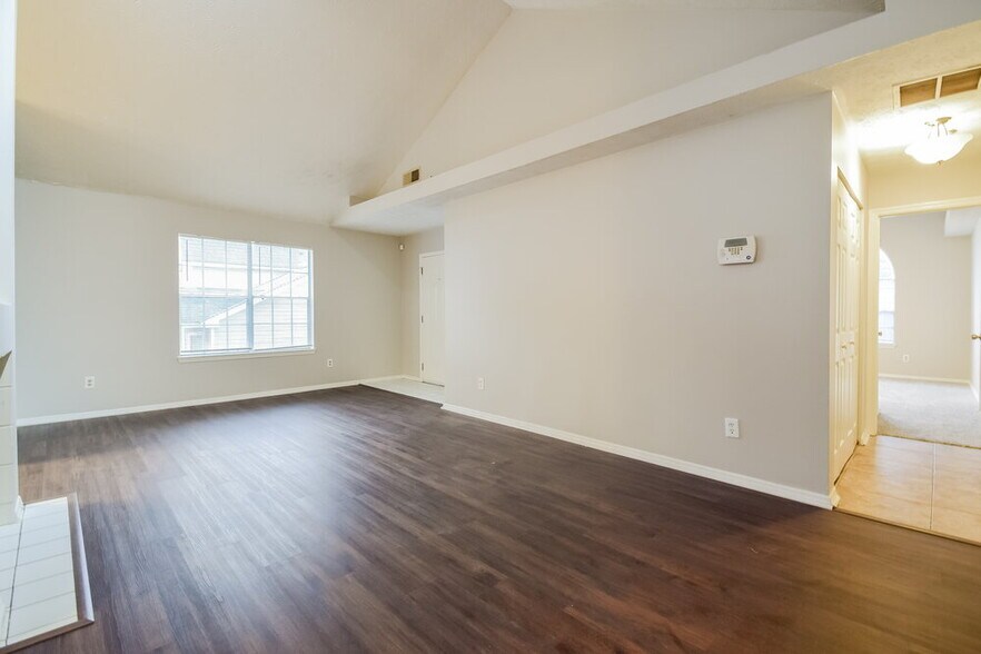 Building Photo - 3069 Oakvale Heights