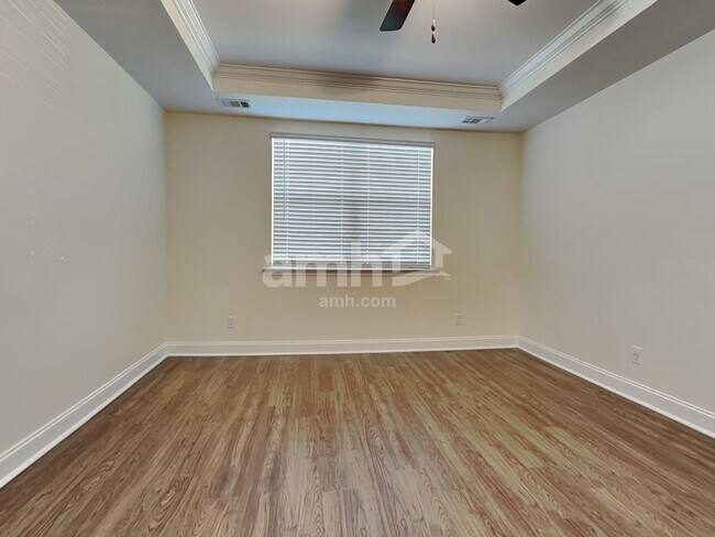 Building Photo - 8 Cherry St