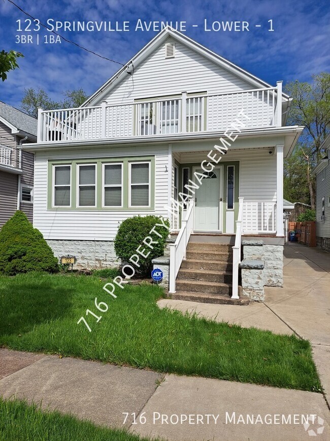 Building Photo - 3 Bedroom apartment located across from UB...