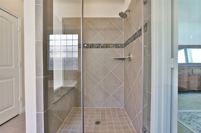 Building Photo - 2215 Tonkawa Trl