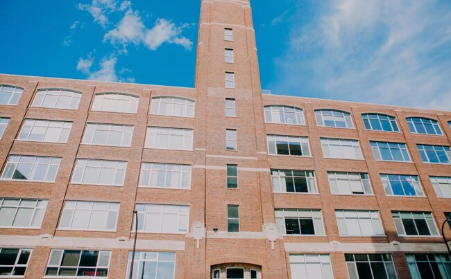 Building Photo - 700 Washington Ave N