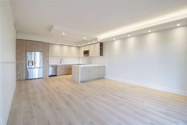 Building Photo - 151 Crandon Blvd