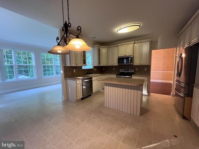Building Photo - 115 Topaz Cir