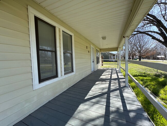 Building Photo - 2 Bed 1 Bath Home - Ponder ISD on Large Co...