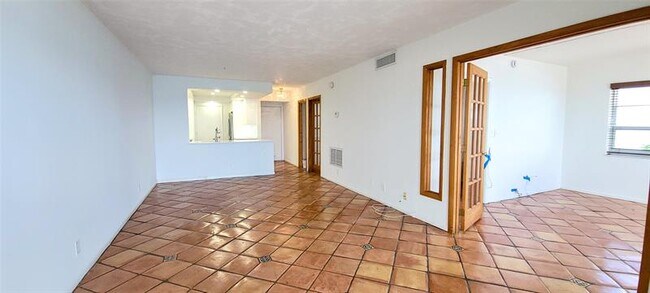 Building Photo - 6000 N Ocean Blvd