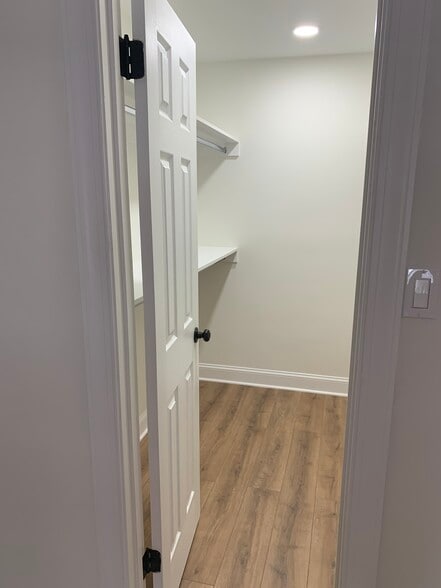 Building Photo - 35 Windbrooke Cir