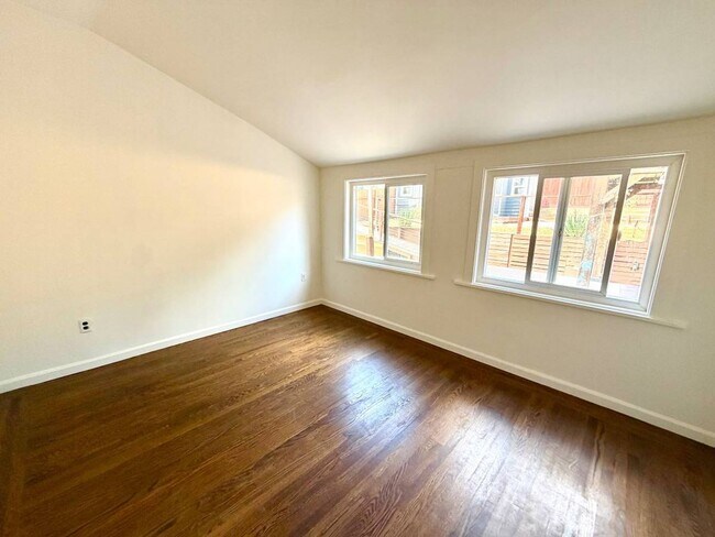 Building Photo - Amazing 3 Bedroom, 2 Bath Home with Gated Entry and Extra Studio