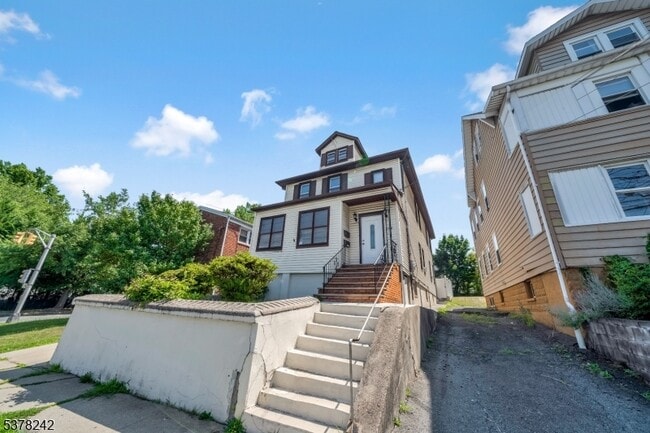Building Photo - 500 Franklin Ave