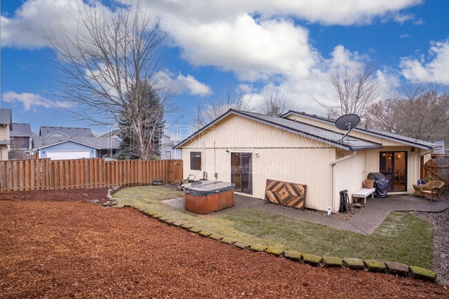 Building Photo - 11735 SW Butte Ln