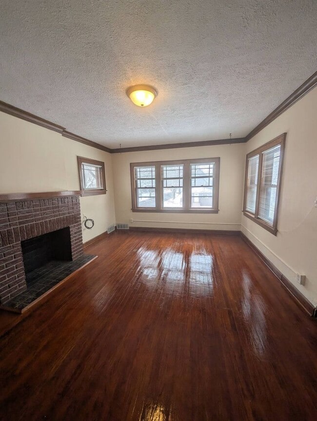 Building Photo - 1303-05 Parmele St