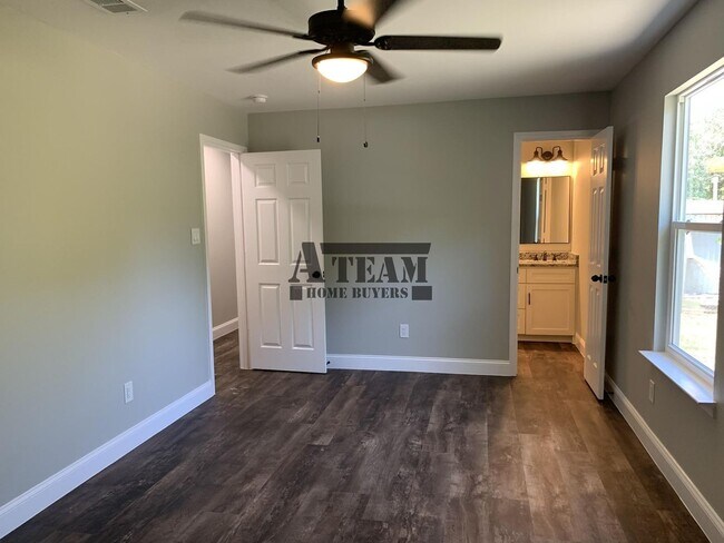 Building Photo - Remodeled 3 Bed 2 Bath Home!