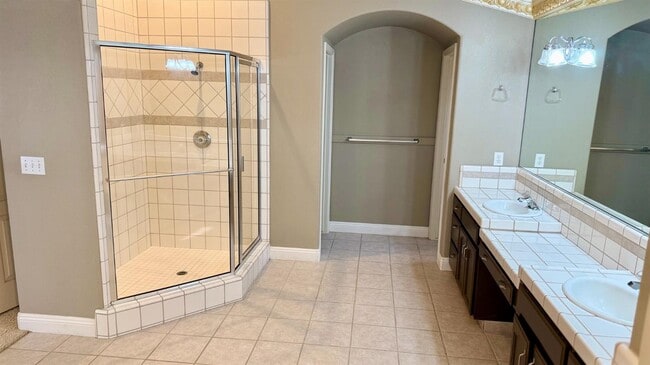 Building Photo - 960 Vista Pl