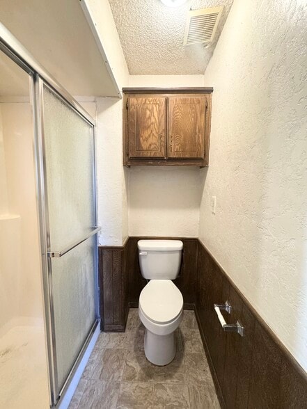 Building Photo - 9821 Larkspur Ln