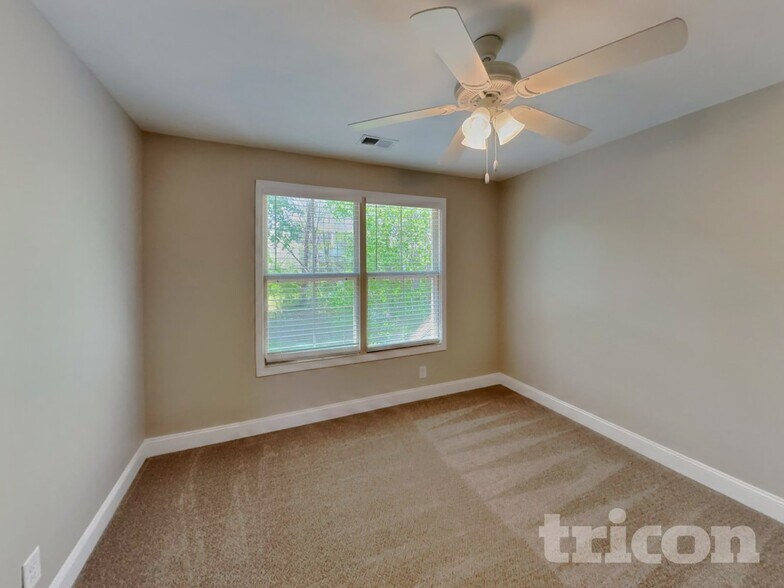 Building Photo - 124 Lucerne Ln