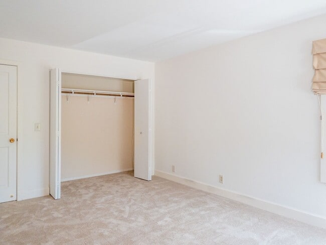 Building Photo - 27 Meadow Hill Dr