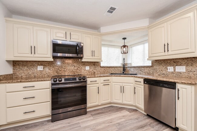 Building Photo - 8231 Bo Jack Dr