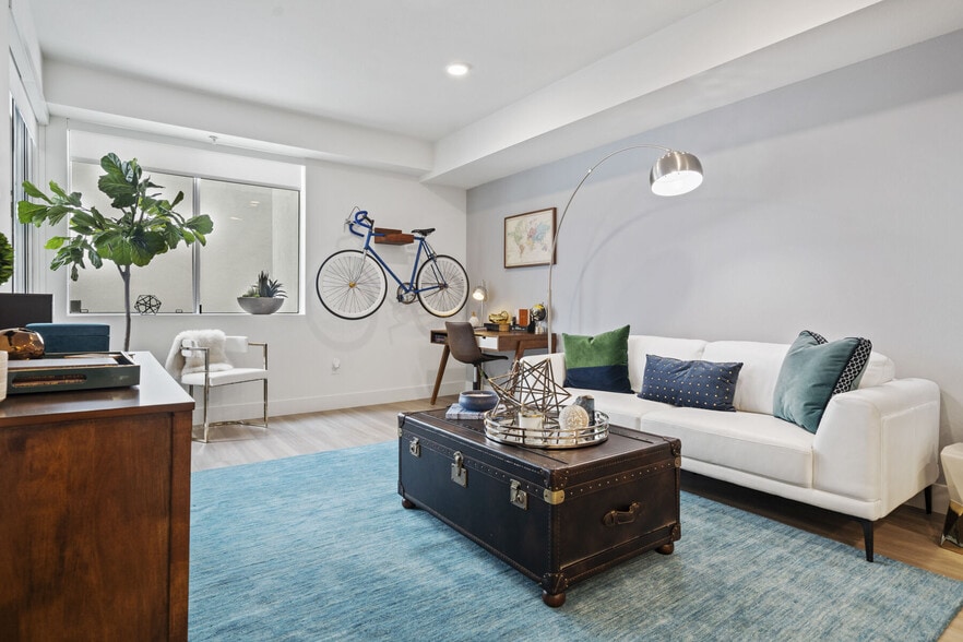 Primary Photo - Living at NoHo
