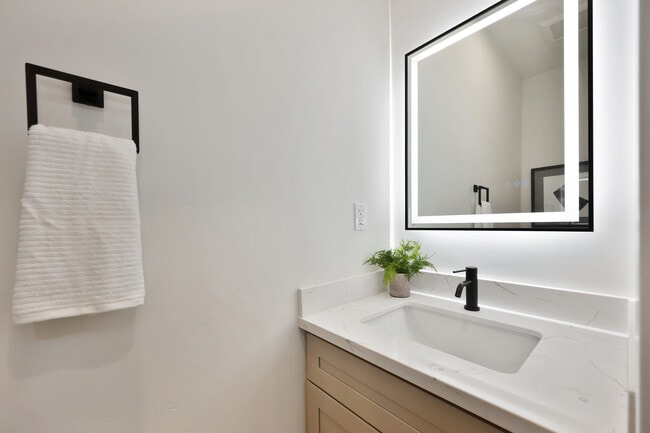 Building Photo - 2009 Chinatown Alley