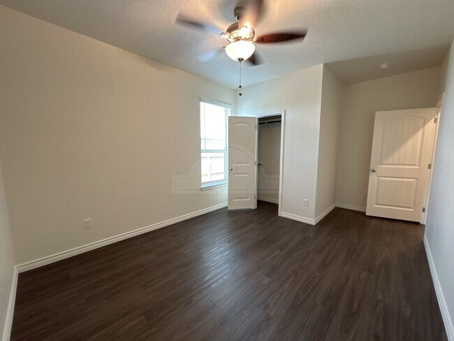 Building Photo - 5110 Rose Gdn Lp