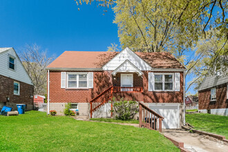 Building Photo - 8631 Belhaven Dr