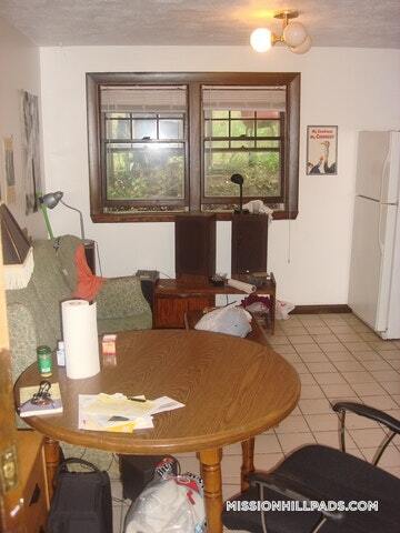 Building Photo - 40 Hillside St