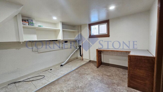 Building Photo - Charming mid century home in Nampa