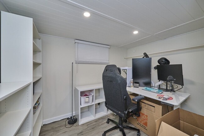Building Photo - 41 Lynde Ave