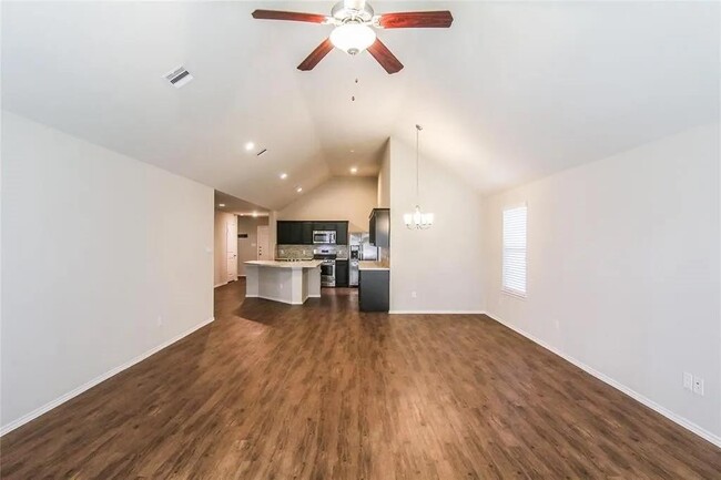Building Photo - 14086 Lake Cres Dr