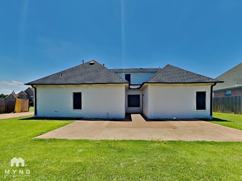 Building Photo - 5373 Solitaire Way
