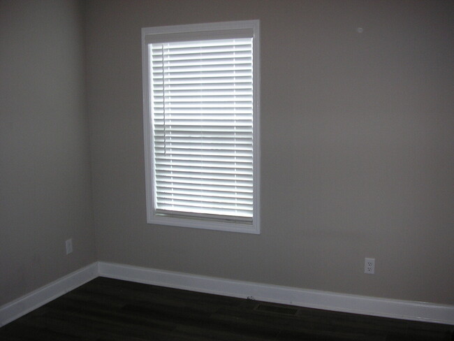 Building Photo - 782 River Birch