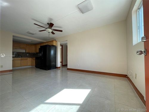Building Photo - 107 SW 18th Ct