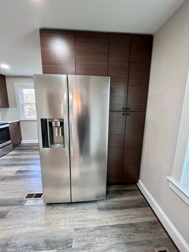 Building Photo - 410 Walcott Rd