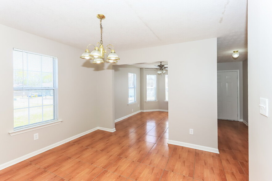 Building Photo - 833 Rock Shoal Ct