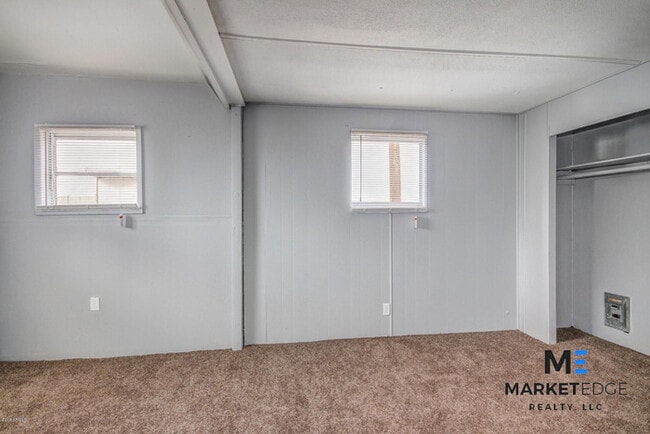 Building Photo - 2Bed/1Bath Home at 135th Ave/Glendale! JOI...
