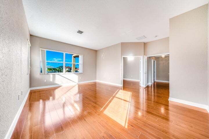 Building Photo - 2324 Simonson Dr