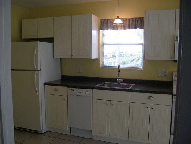 Building Photo - 771 Nerita St