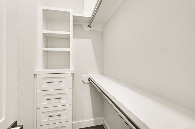 Building Photo - 111 E 33rd St