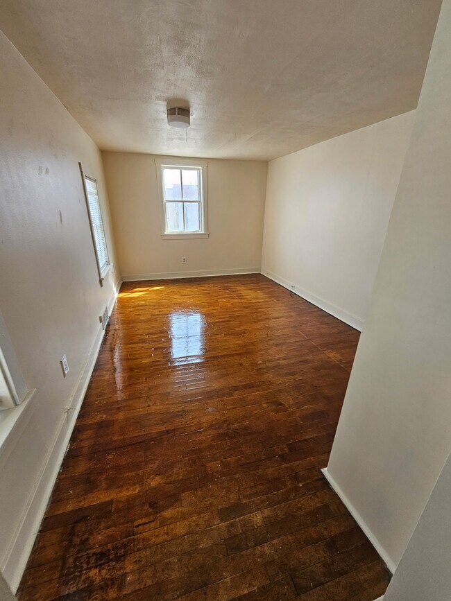 Building Photo - 1804 11th St