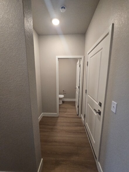 Building Photo - 4824 River Roads Dr