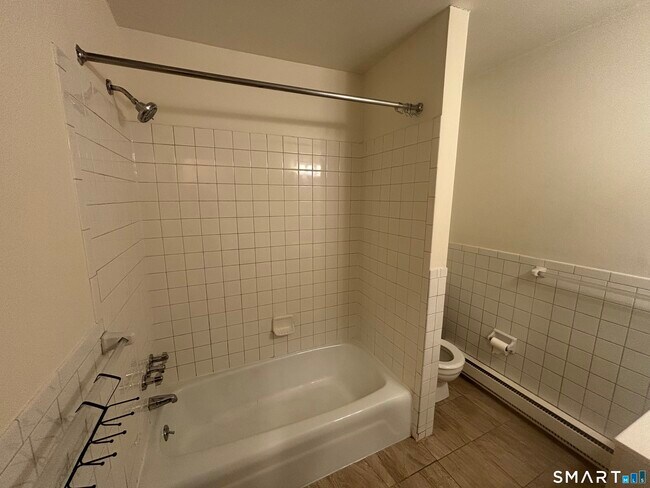 Building Photo - 637 Cove Rd