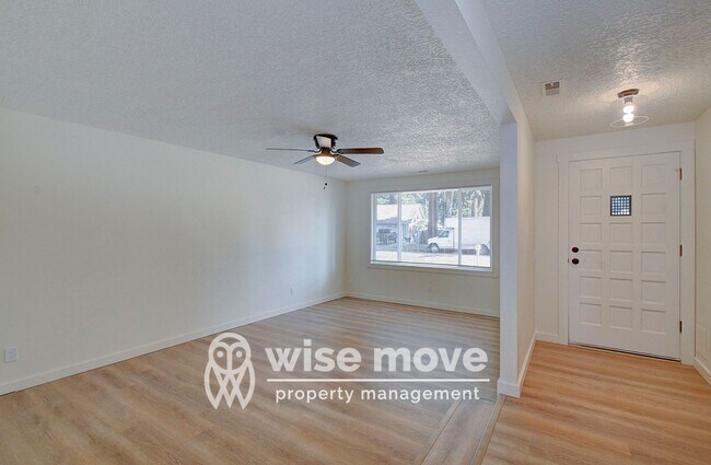 Building Photo - Newly Renovated 3 bedroom with HUGE yard
