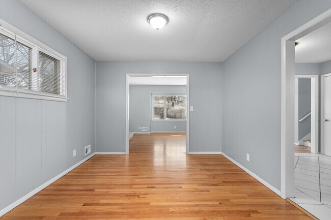 Building Photo - 908 SW 6th St