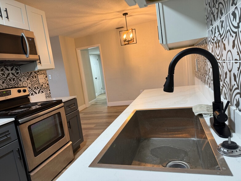 Building Photo - 1203 Duke Way