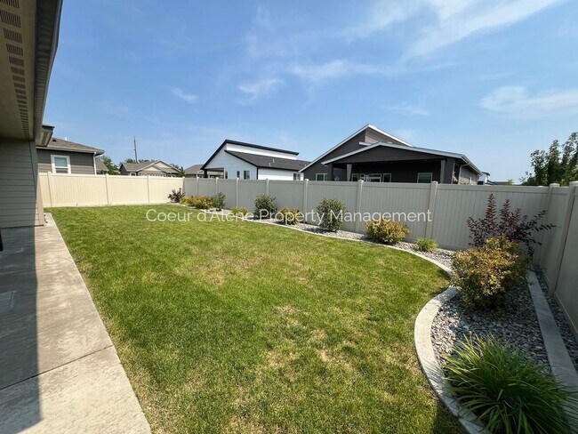 Building Photo - 3 bed house in Woodbridge